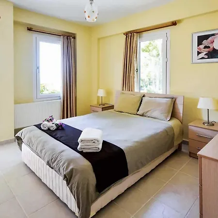 Sleeps 5 Air Con Wifi Villa Göcek