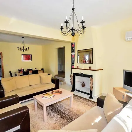 Villa Sleeps 5 Air Con Wifi